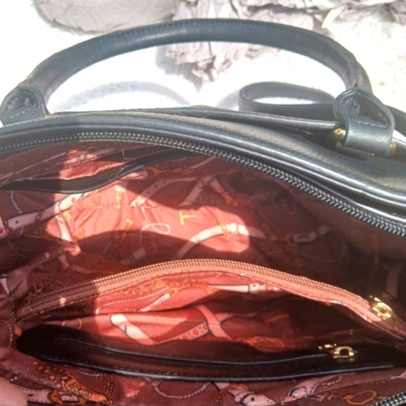 La Terre Vegan, Large Crossbody Purse. Peta Approved - Picture 3 of 6